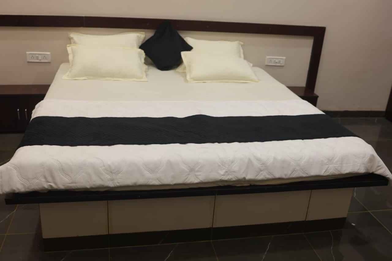 Navkar Palace Hotel & Resort, Sanawad Zewnętrze zdjęcie